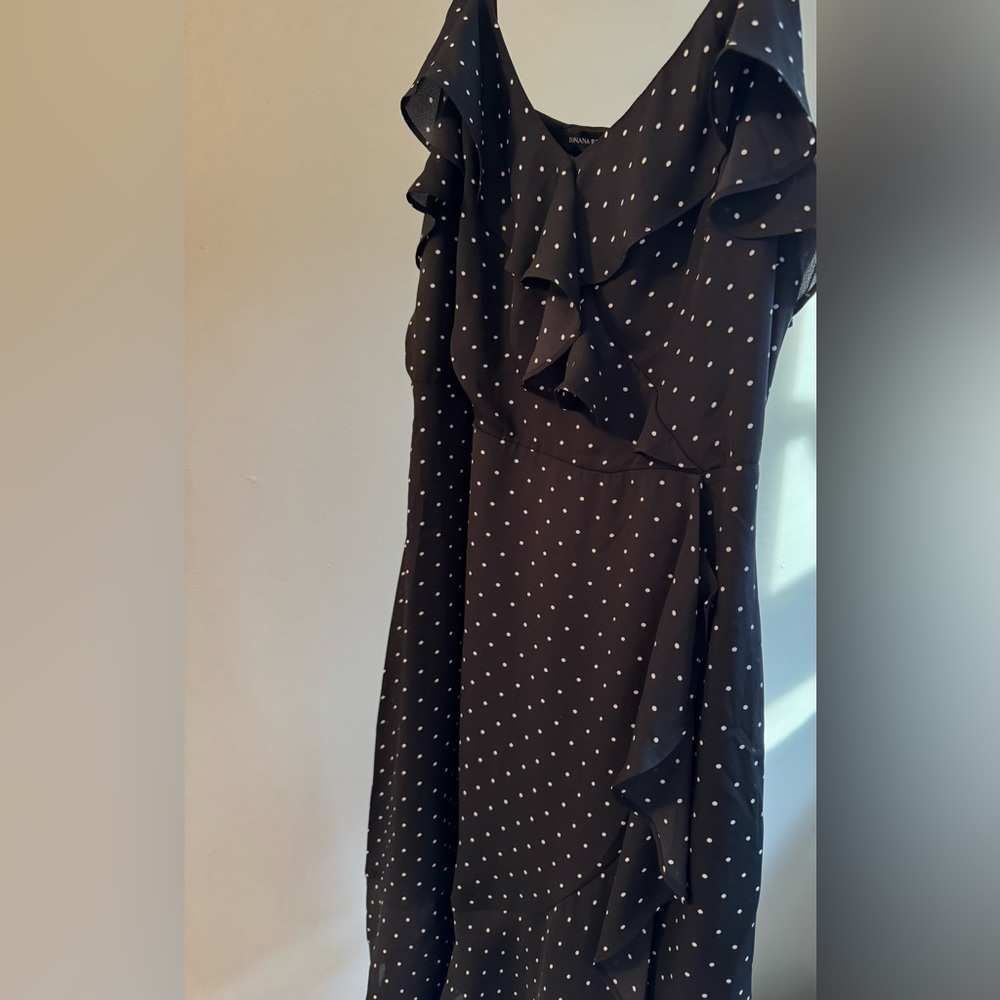Never worn black & white polka dot dress. Banana Republic size 8.